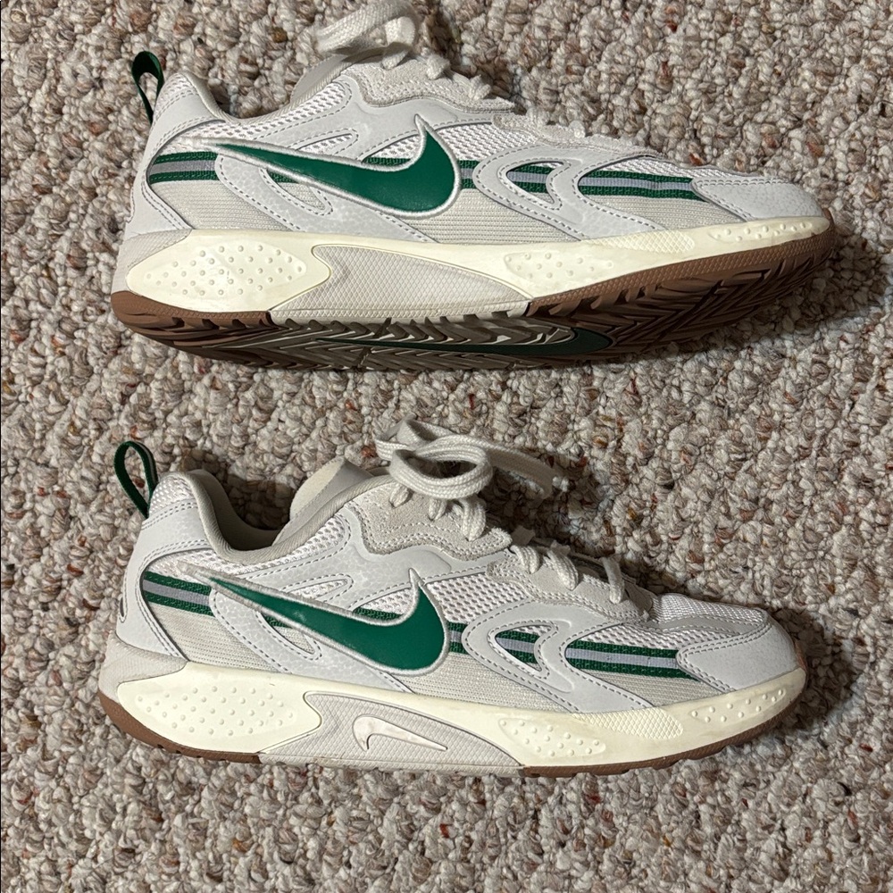 Nike Jam Light Bone/Pine Green sz 8.5 Sneakers